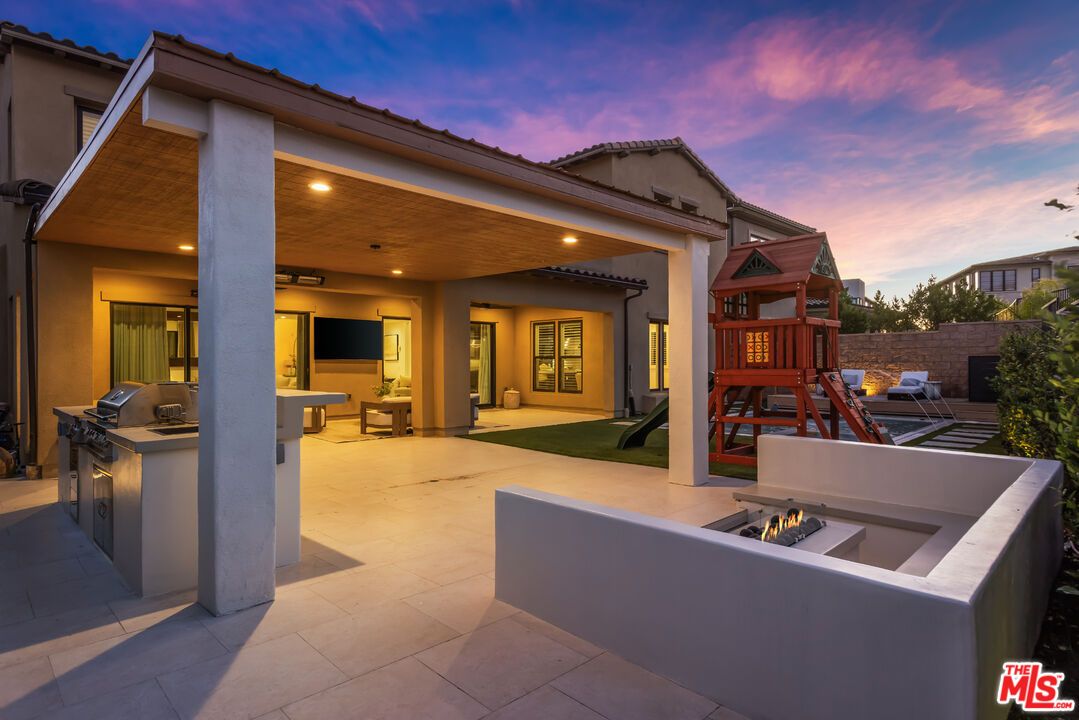 Exterior, Outdoor Kitchen, Playground