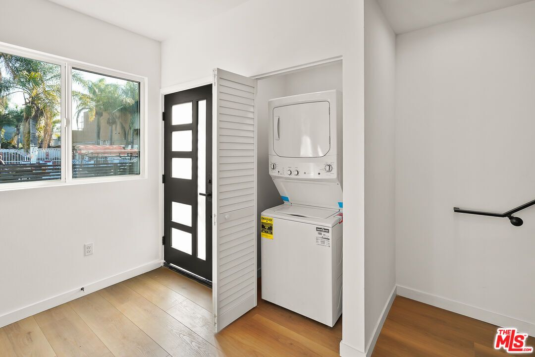 Interior, Utility Closets, Washer, Wood Texture Flooring