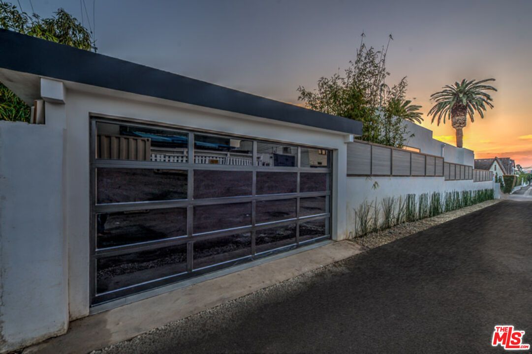 Detached Garage, Exterior