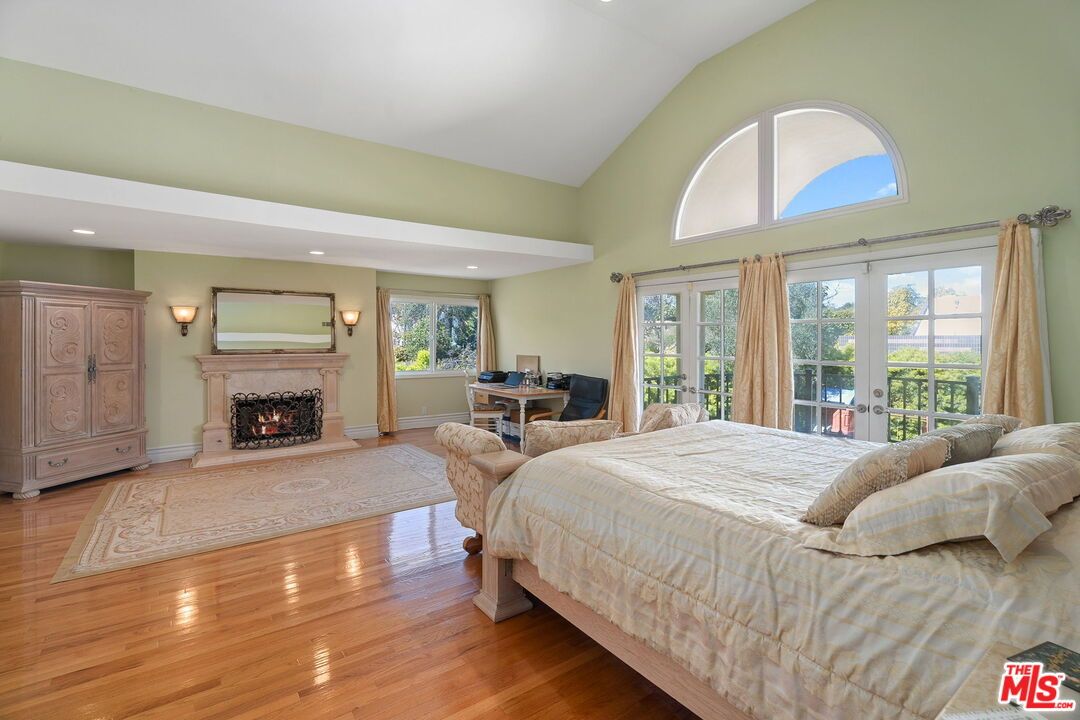 Bedroom, Fireplace, Interior, Recessed Lighting, Wood Texture Flooring