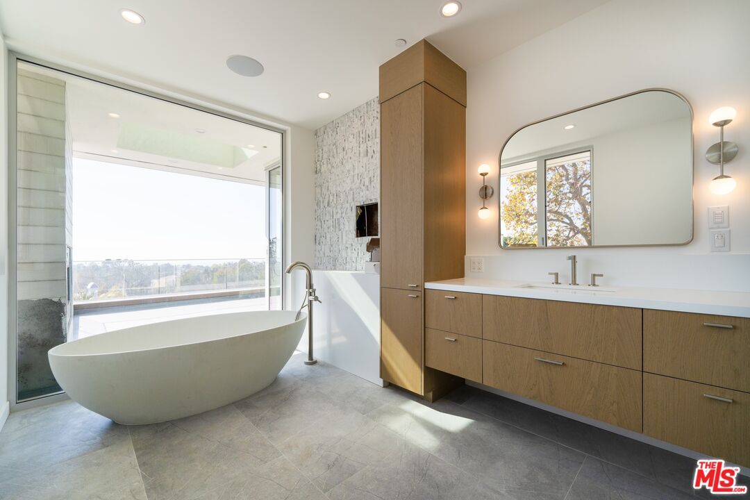 Bathroom, Dual Sink Vanities, Free Standing Baths, Interior, Recessed Lighting