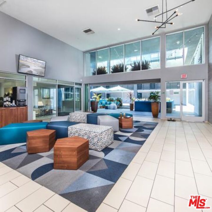 Interior, Living room, Pendant Lights, Recessed Lighting