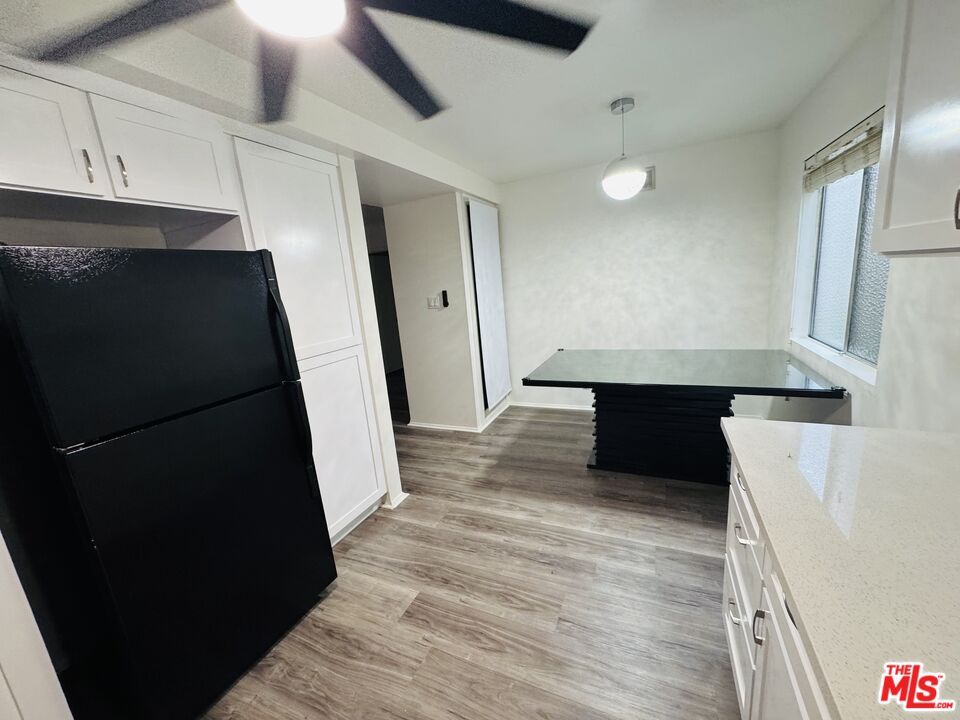 Interior, Pendant Lights, Wood Texture Flooring