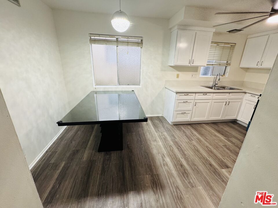 Interior, Kitchen, Pendant Lights, Wood Texture Flooring
