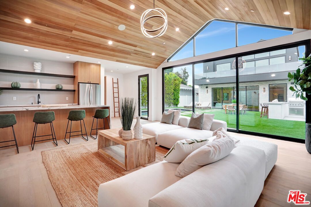 Interior, Kitchen, Living room, Pendant Lights, Recessed Lighting, Stainless Steel Appliances, Wooden Ceilings, Wood Texture Flooring