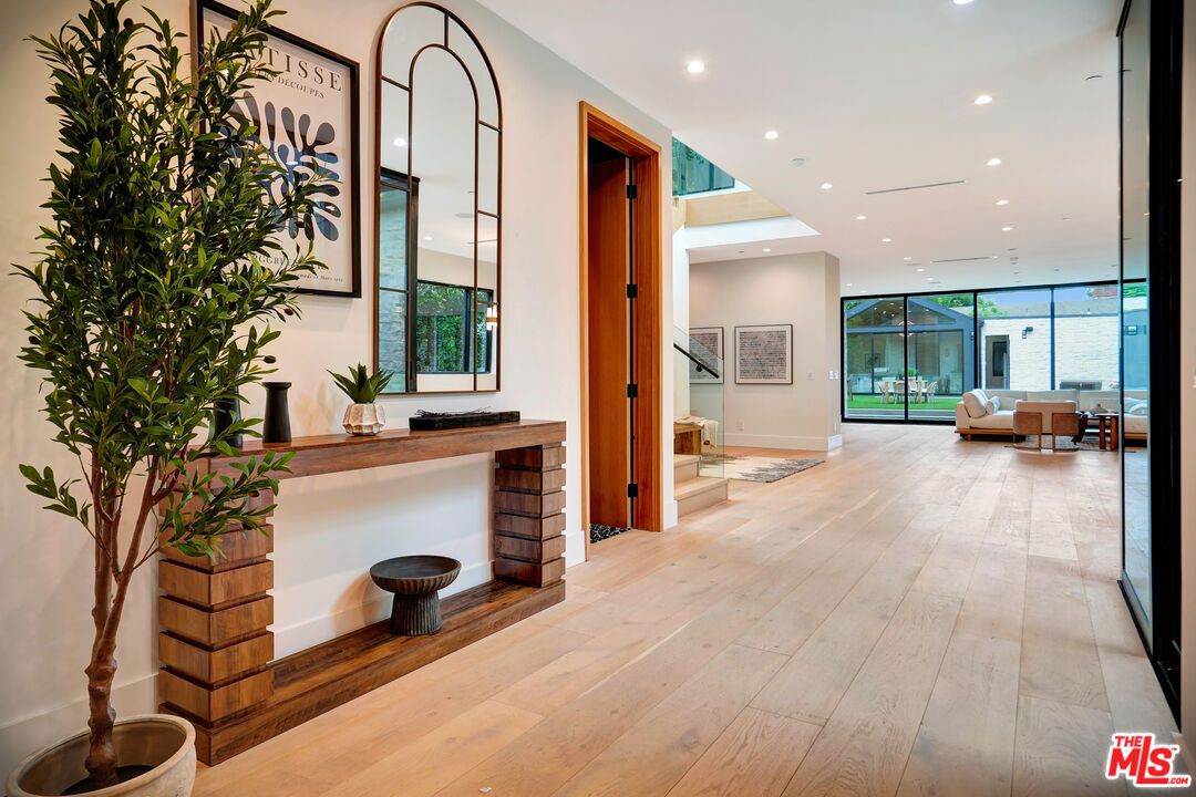 Interior, Recessed Lighting, Wood Texture Flooring