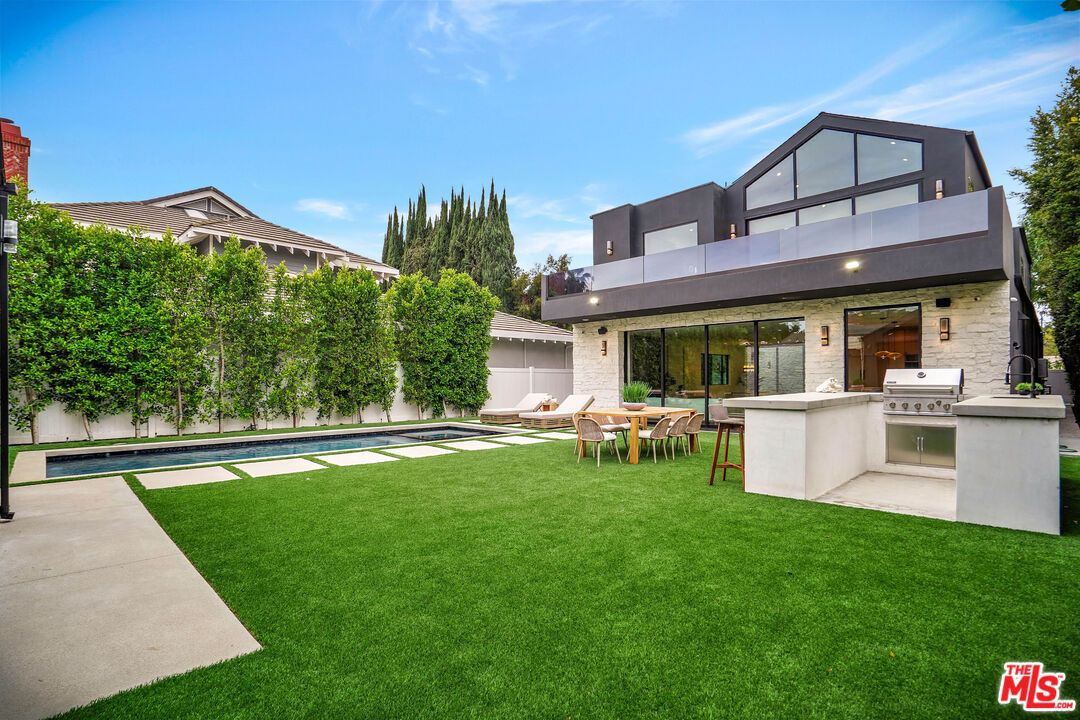 Backyard, Exterior, Outdoor Kitchen, Pool