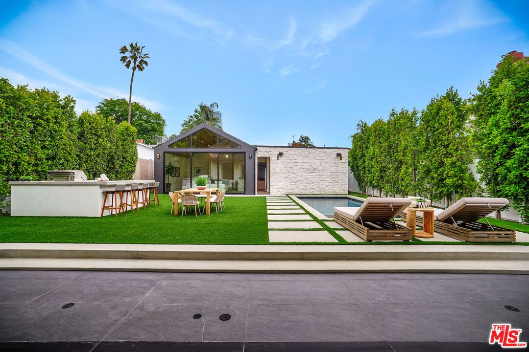 Exterior, Outdoor Kitchen