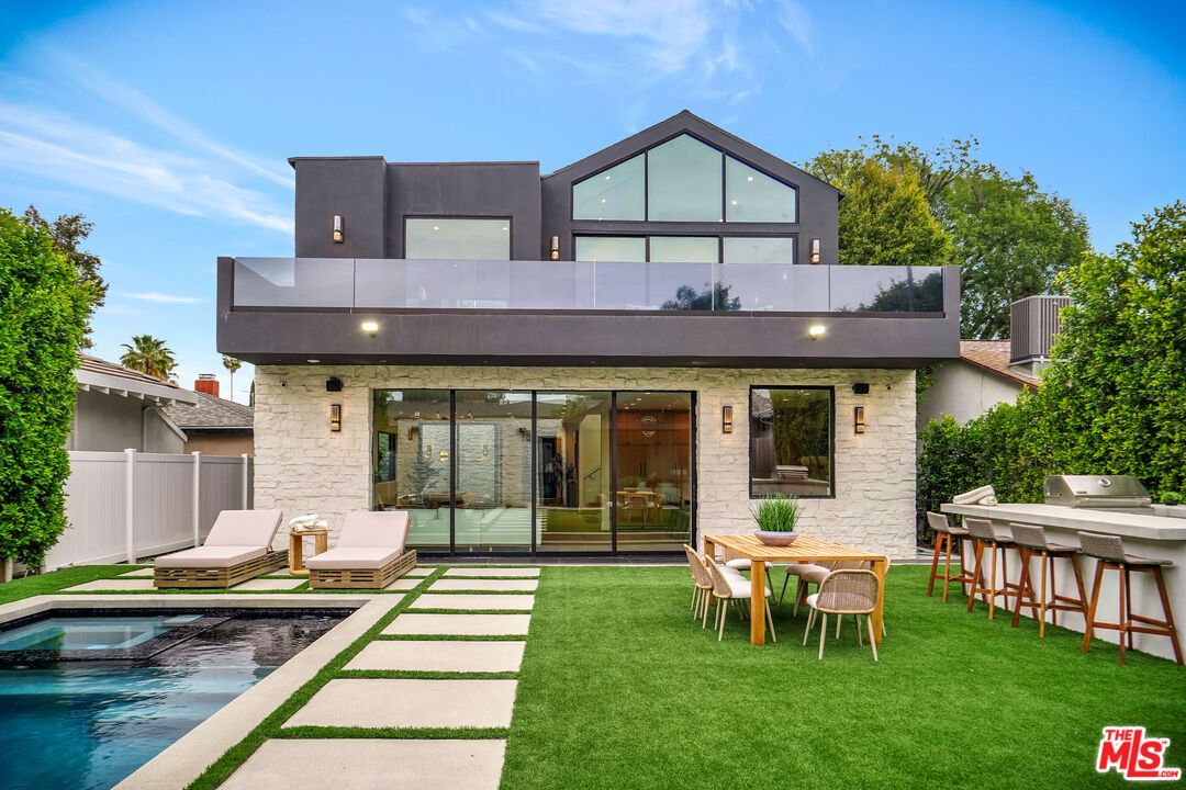 Backyard, Exterior, Outdoor Kitchen, Pool