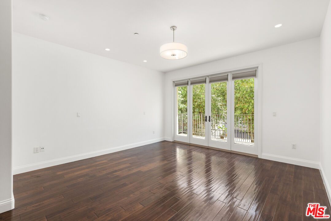 Empty room, Interior, Pendant Lights, Recessed Lighting, Wood Texture Flooring