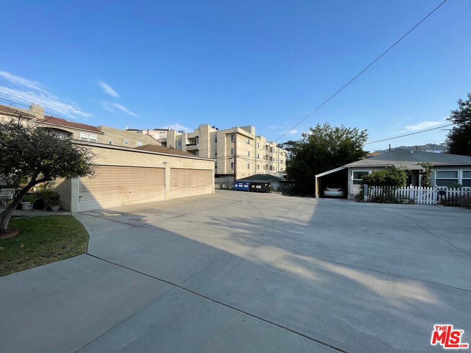 Detached Garage, Exterior