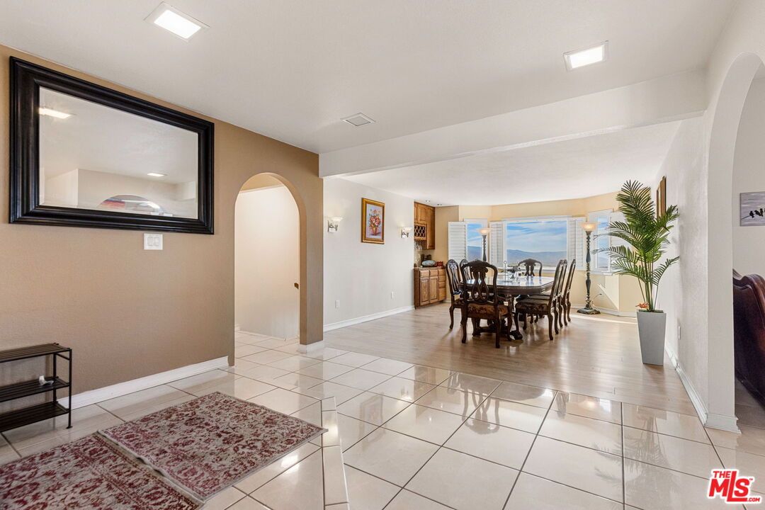 Dining room, Interior, Recessed Lighting