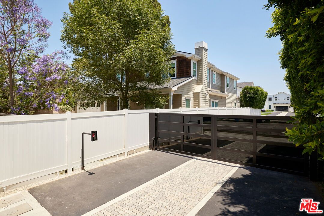 DE Listing image placeholder