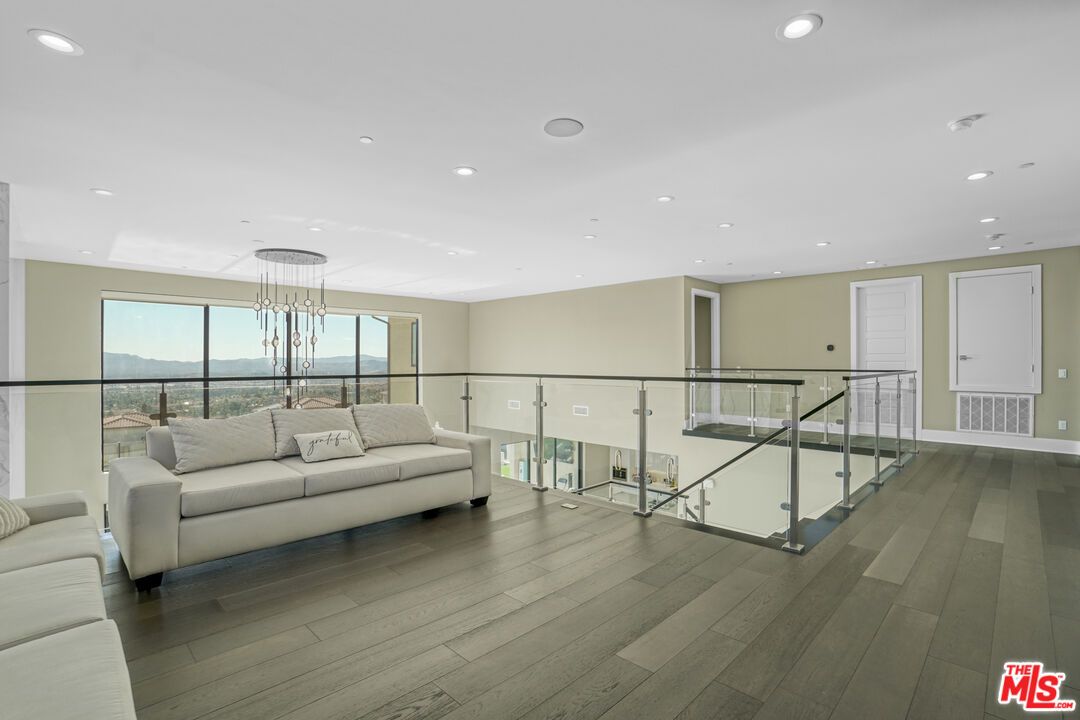 Interior, Pendant Lights, Recessed Lighting, Wood Texture Flooring