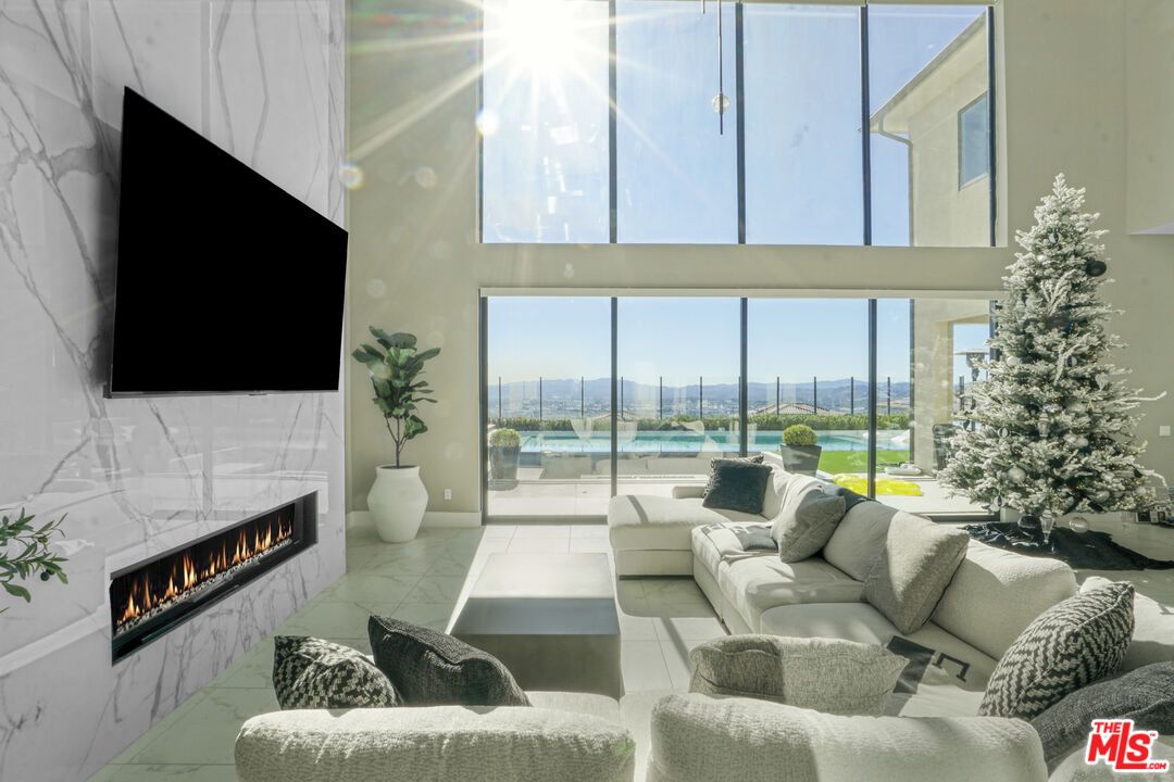 Fireplace, Interior, Living room, Water