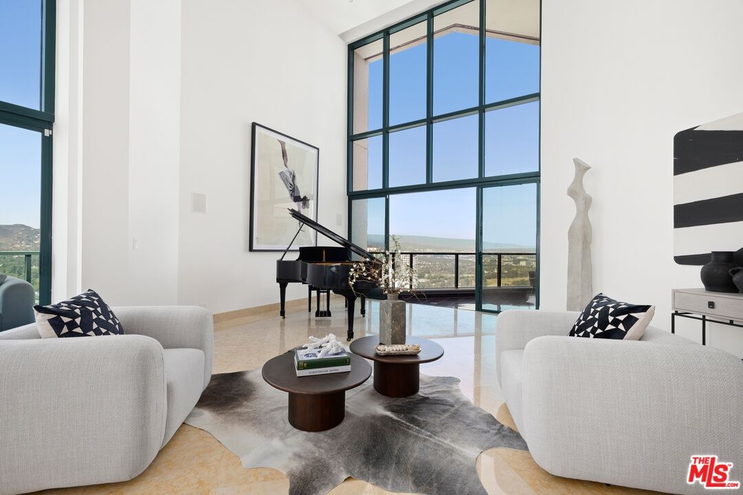 Interior, Living room, Piano, Water