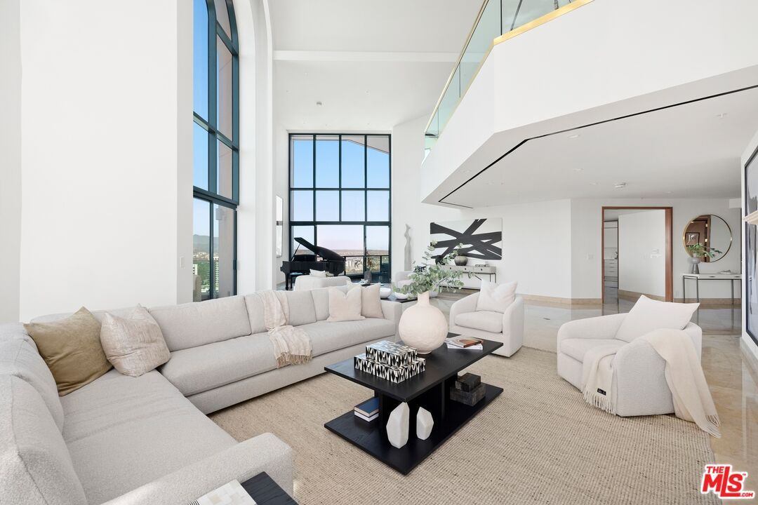 Fitness Equipment, Interior, Living room, Piano, Recessed Lighting