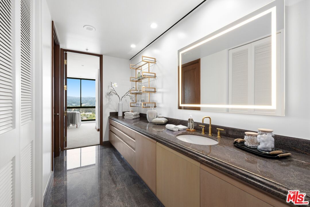 Bathroom, Dual Sink Vanities, Interior, Recessed Lighting, Water