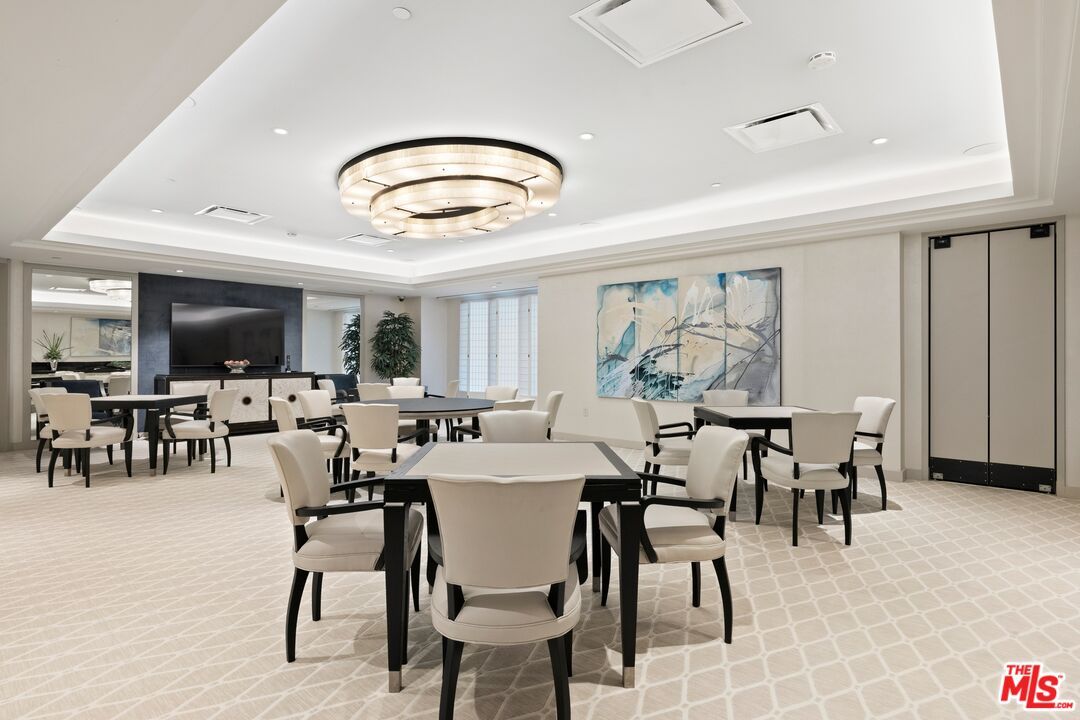 Chandelier, Dining room, Interior, Recessed Lighting