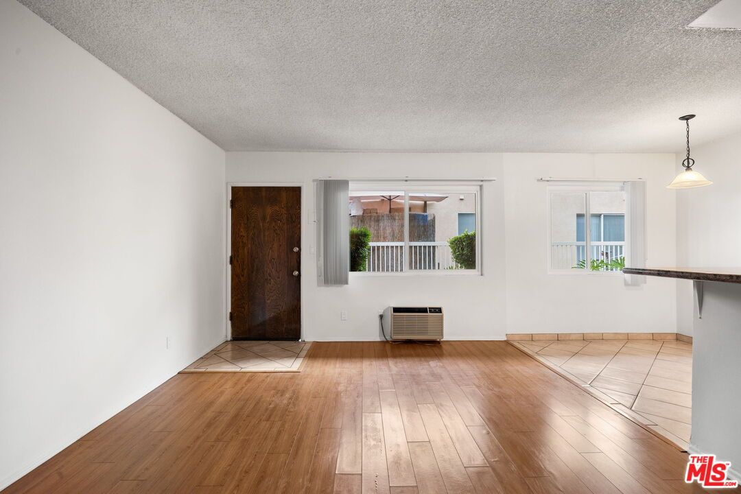 Empty room, Interior, Pendant Lights, Wood Texture Flooring