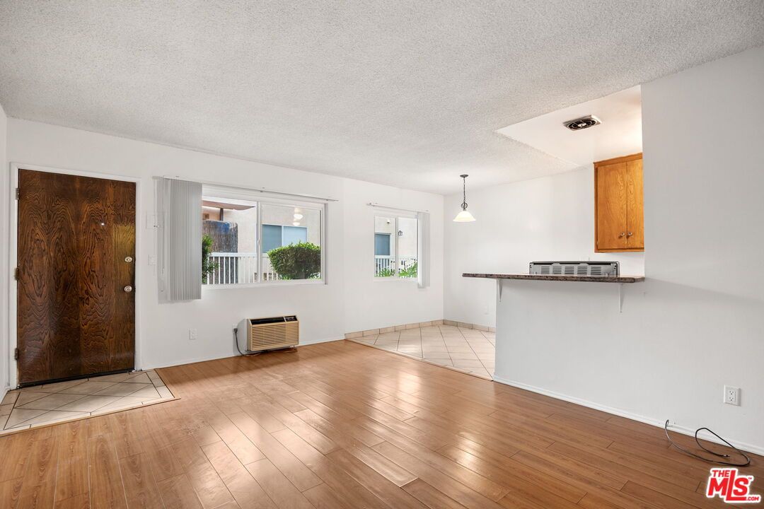 Empty room, Interior, Pendant Lights, Wood Texture Flooring