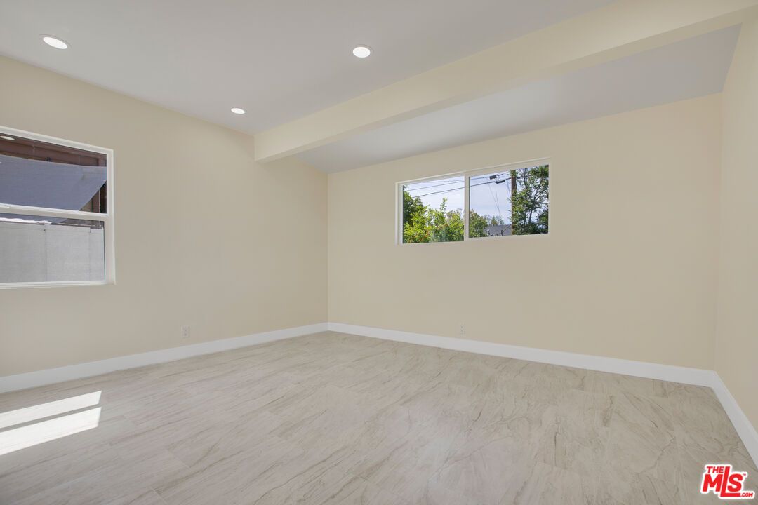 Empty room, Interior, Marble, Recessed Lighting