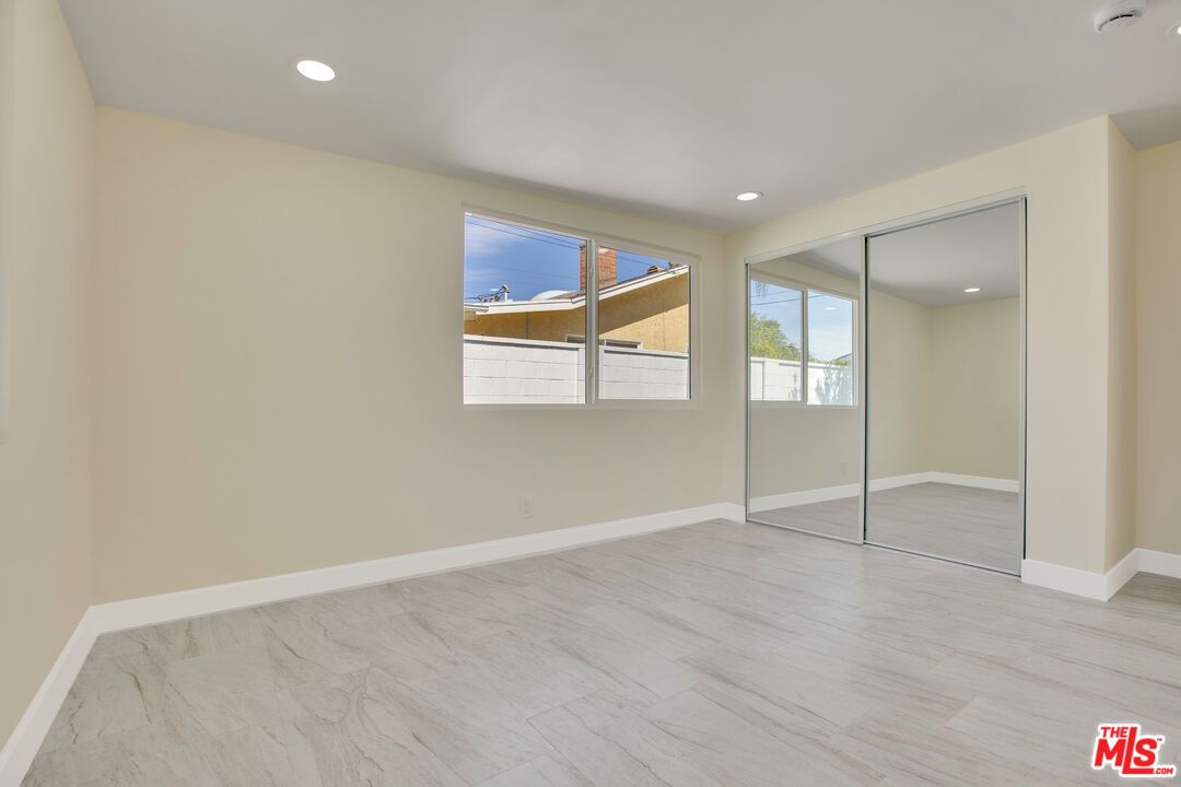 Empty room, Interior, Marble, Recessed Lighting, Wood Texture Flooring