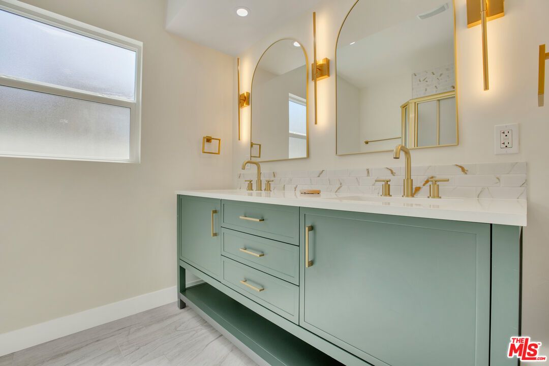 Bathroom, Dual Sink Vanities, Interior, Marble, Recessed Lighting