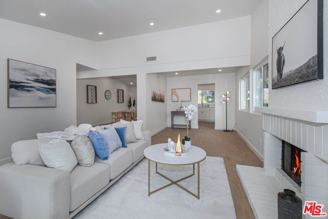 Fireplace, Interior, Living room, Recessed Lighting