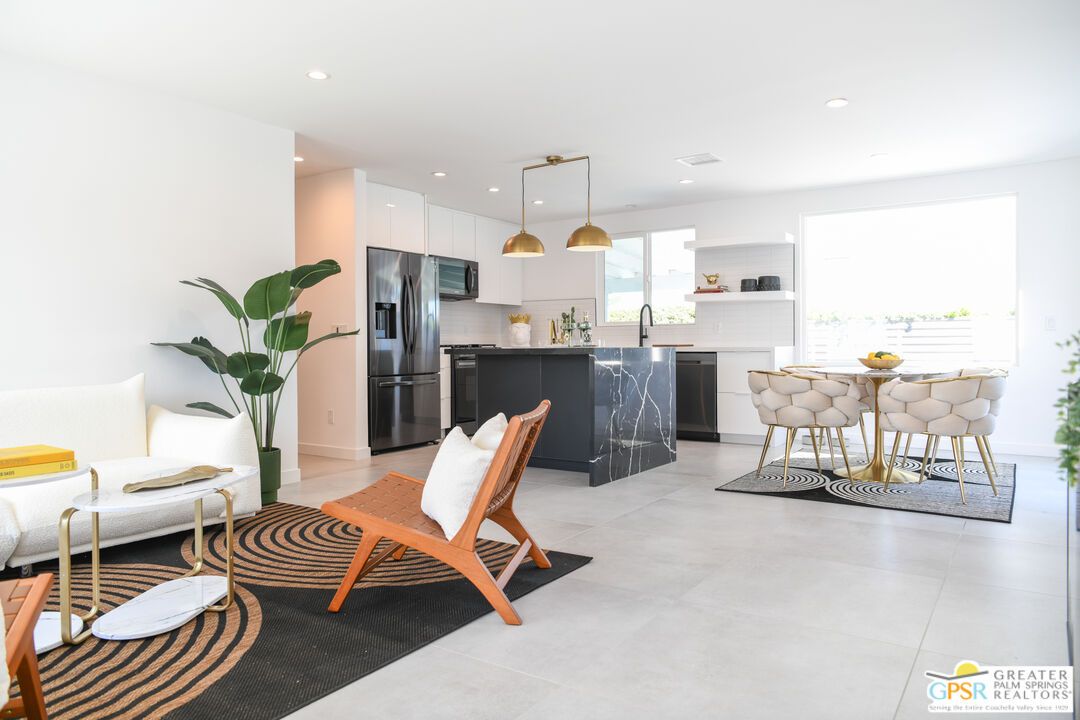 Dining room, Interior, Kitchen, Pendant Lights, Recessed Lighting, Stainless Steel Appliances