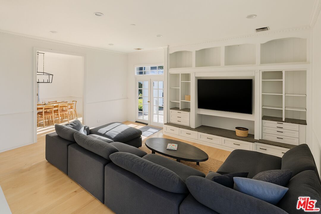 Dining room, Interior, Living room, Recessed Lighting, Wood Texture Flooring