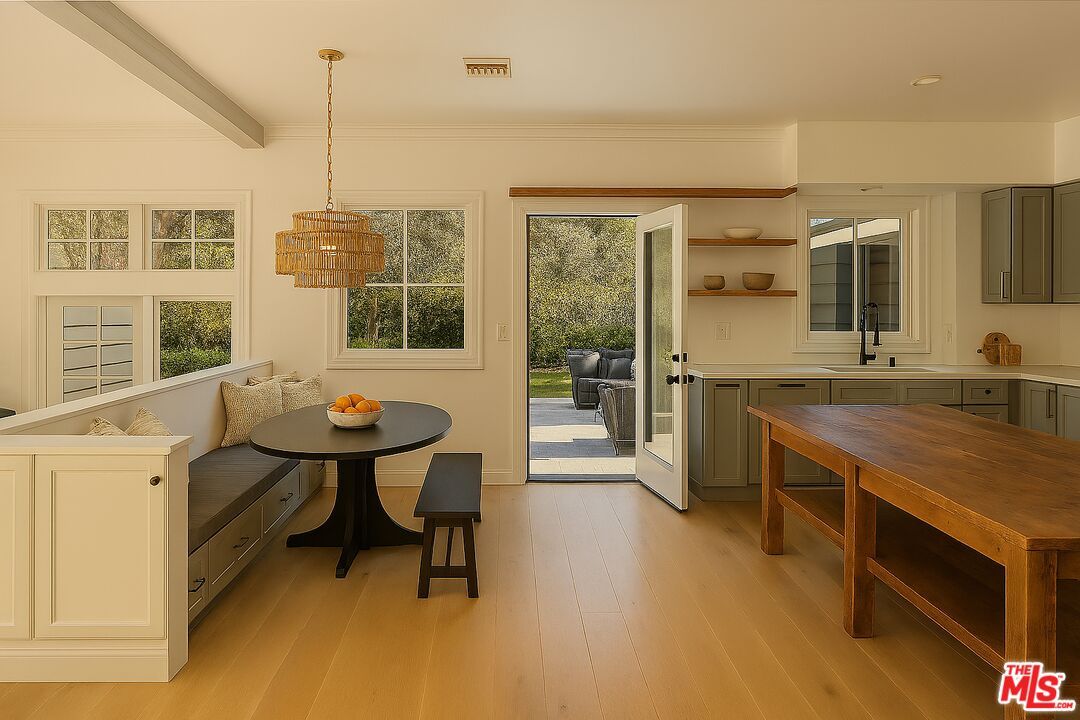 Chandelier, Dining room, Interior, Pendant Lights, Recessed Lighting, Wood Texture Flooring
