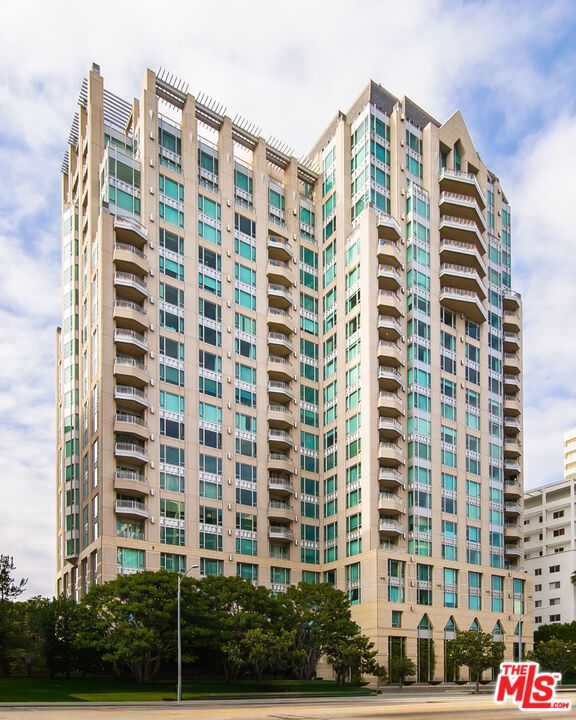 Exterior, Facade, Condo Building