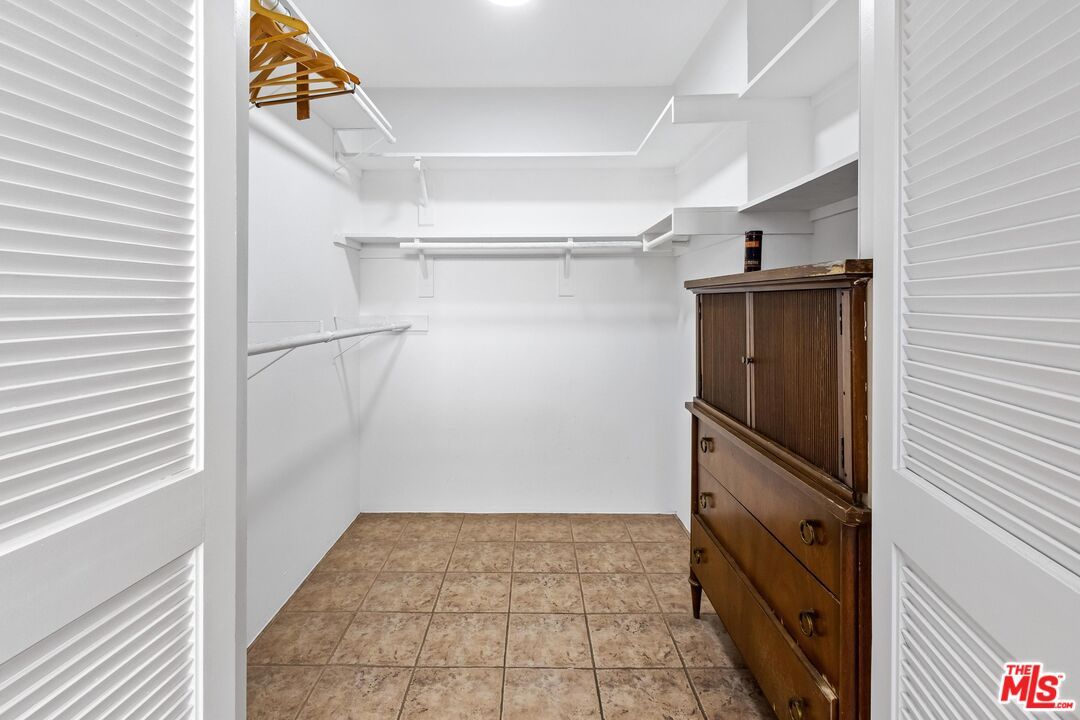 Interior, Recessed Lighting, Walk-in Closets