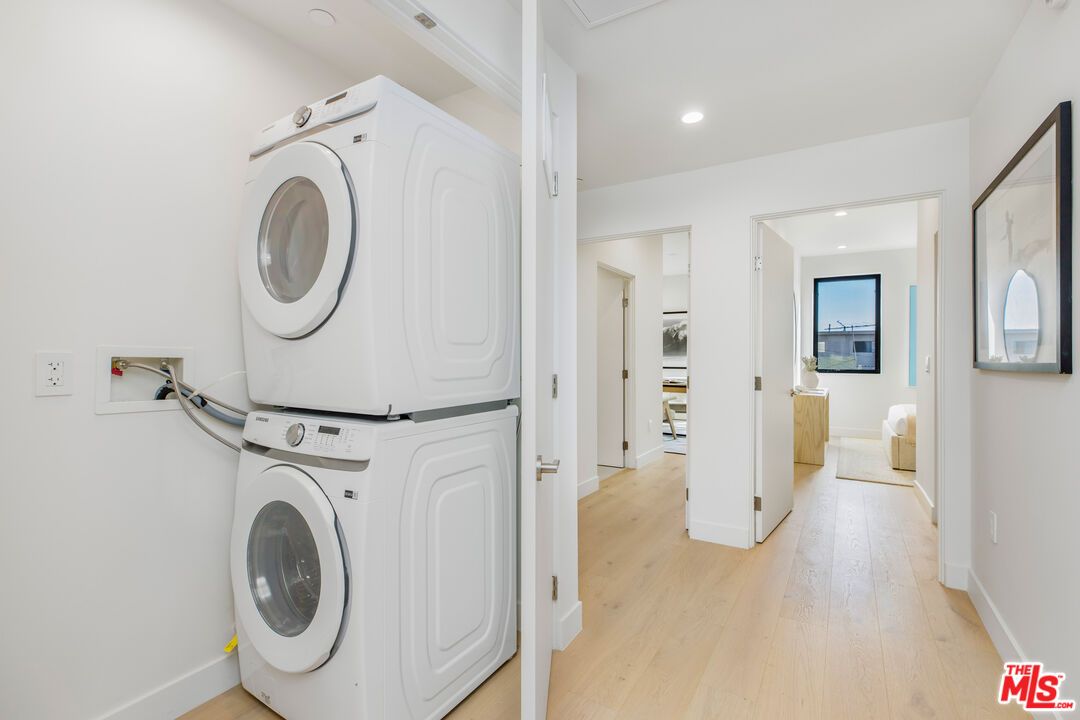 Interior, Recessed Lighting, Utility Closets, Washer, Wood Texture Flooring