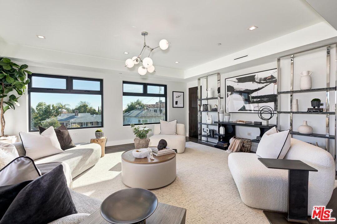 Interior, Living room, Pendant Lights, Recessed Lighting