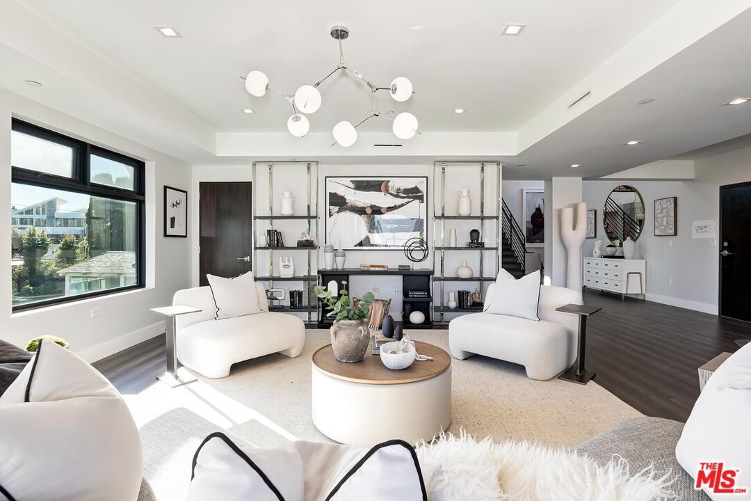 Interior, Living room, Pendant Lights, Recessed Lighting, Wood Texture Flooring