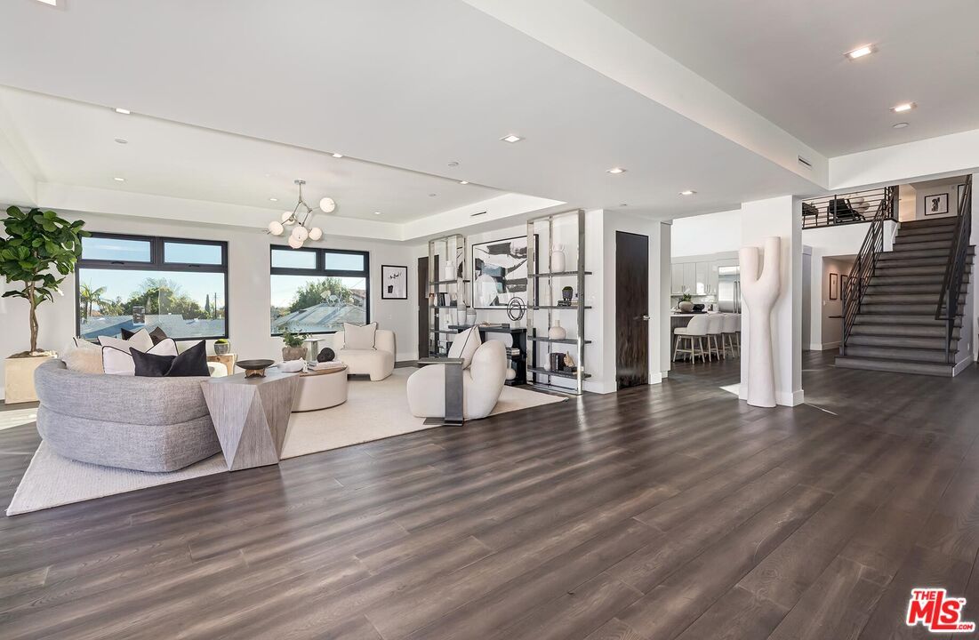 Chandelier, Dining room, Interior, Living room, Recessed Lighting, Wood Texture Flooring