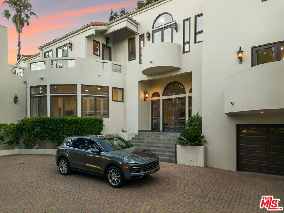 Attached, Exterior, Facade, Spanish Mediterranean