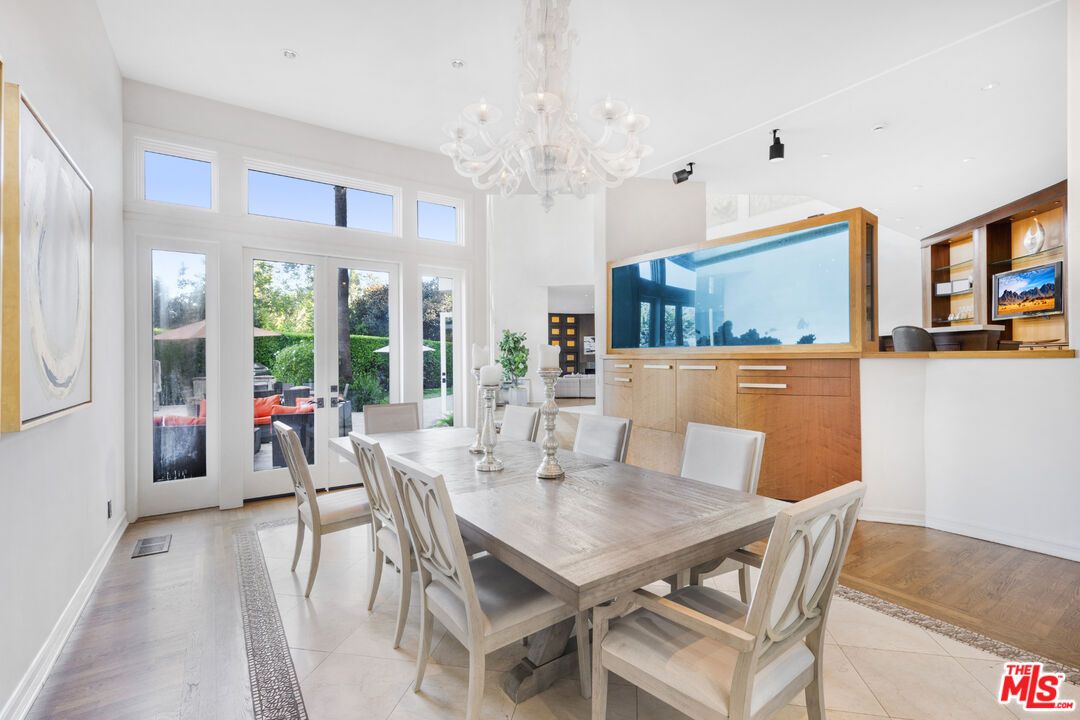 Chandelier, Dining room, Interior, Recessed Lighting, Wood Texture Flooring