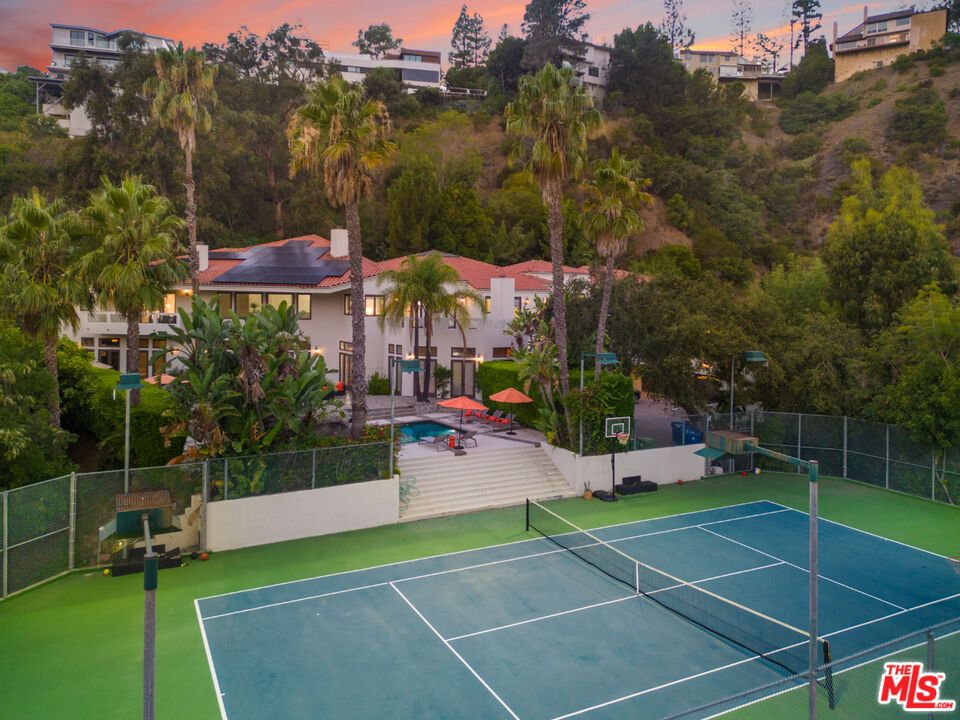 Exterior, Tennis Courts