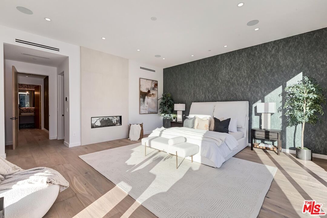 Bedroom, Fireplace, Interior, Recessed Lighting, Wood Texture Flooring