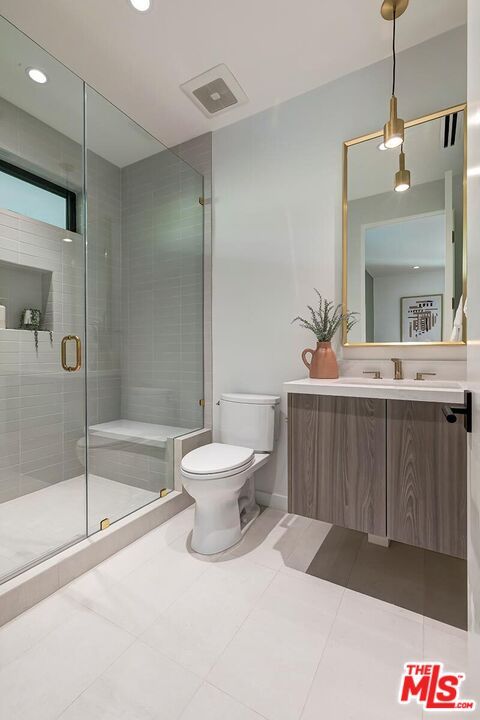 Bathroom, Glass Shower, Interior, Pendant Lights, Recessed Lighting