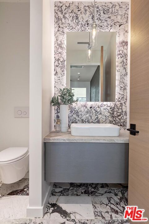 Bathroom, Interior, Marble, Pendant Lights