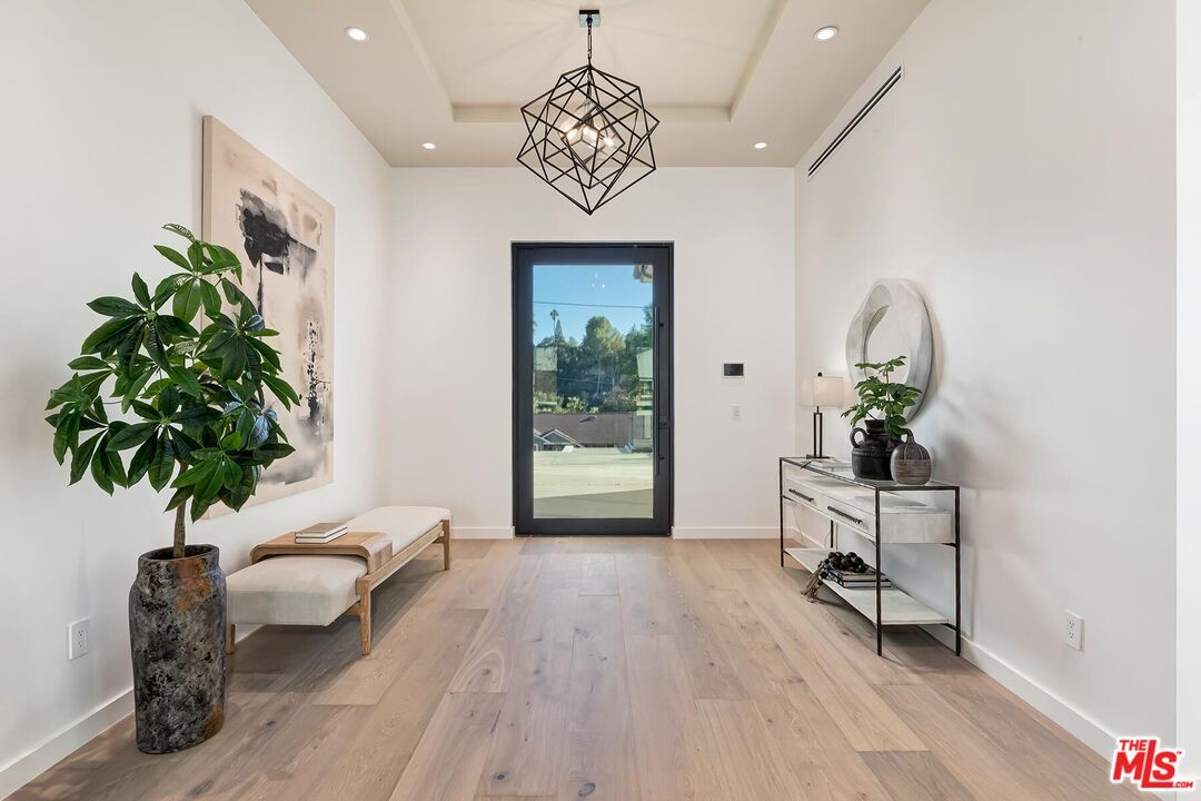 Interior, Pendant Lights, Recessed Lighting, Wood Texture Flooring