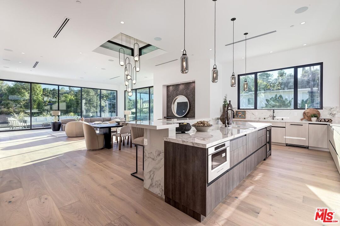 Dining room, Interior, Kitchen, Pendant Lights, Recessed Lighting, Wood Texture Flooring