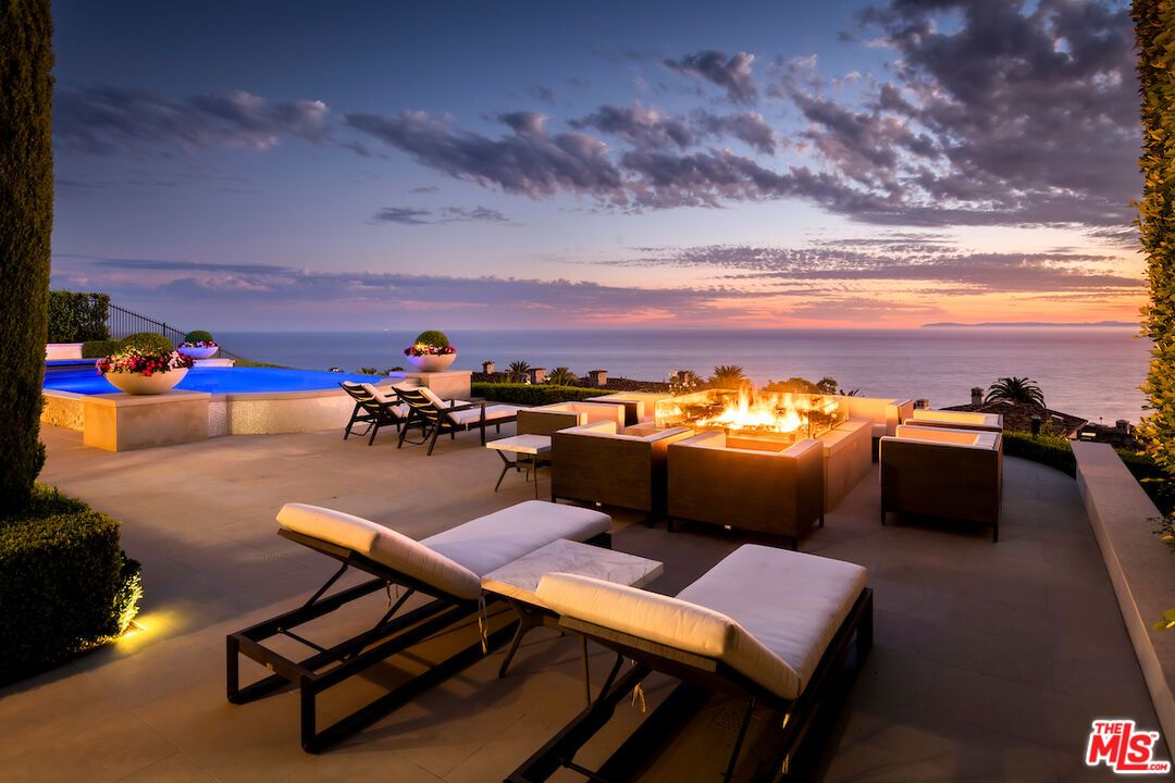 Exterior, Pool, Water