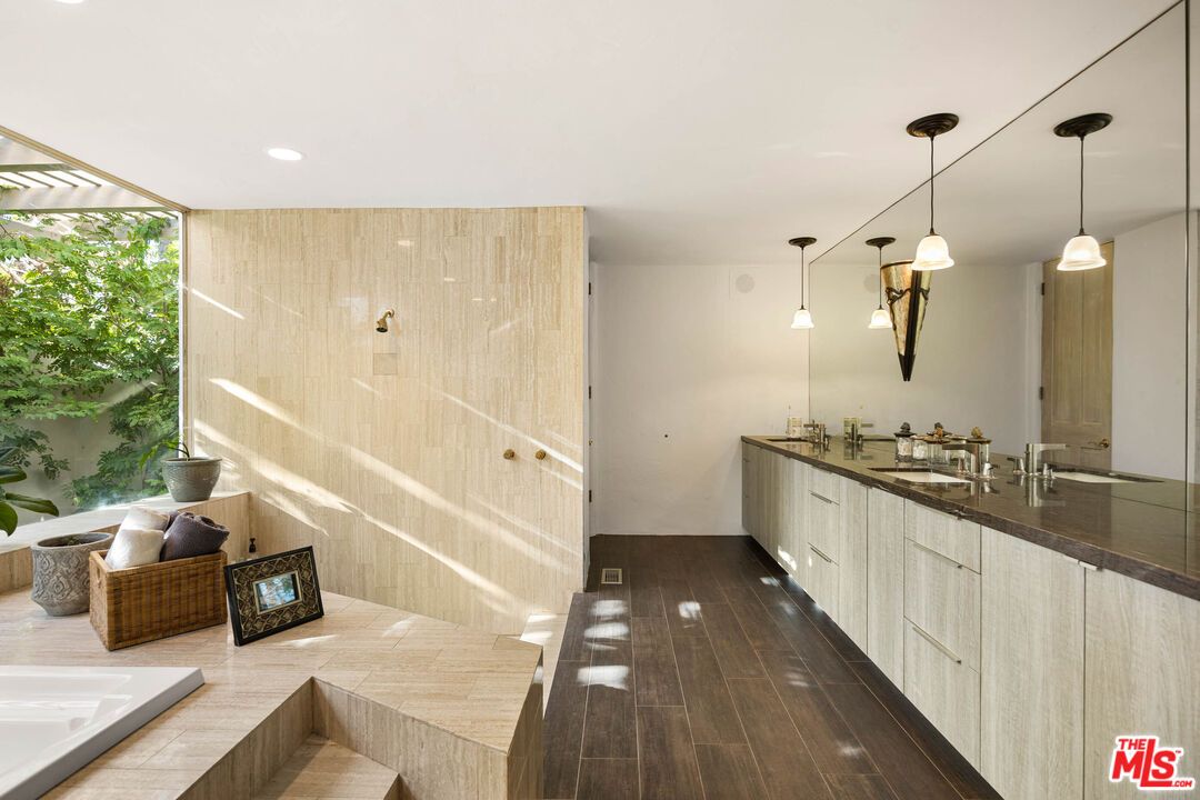 Interior, Pendant Lights, Recessed Lighting, Wood Texture Flooring