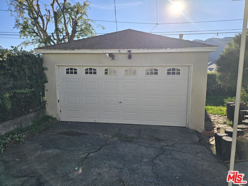 Detached Garage, Exterior