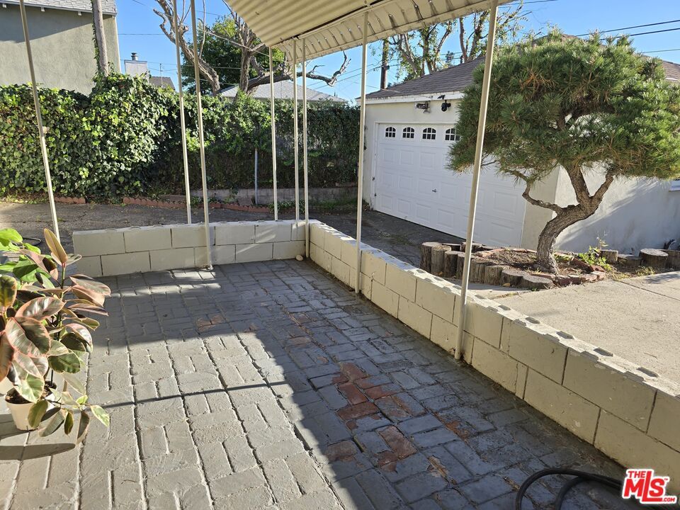 Detached Garage, Exterior